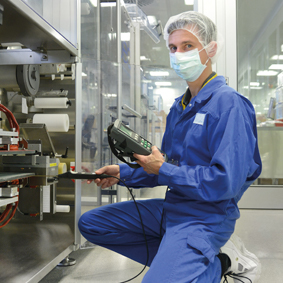 Realización de una medición de cualificación en una planta de producción del sector de la fabricación de productos farmacéuticos